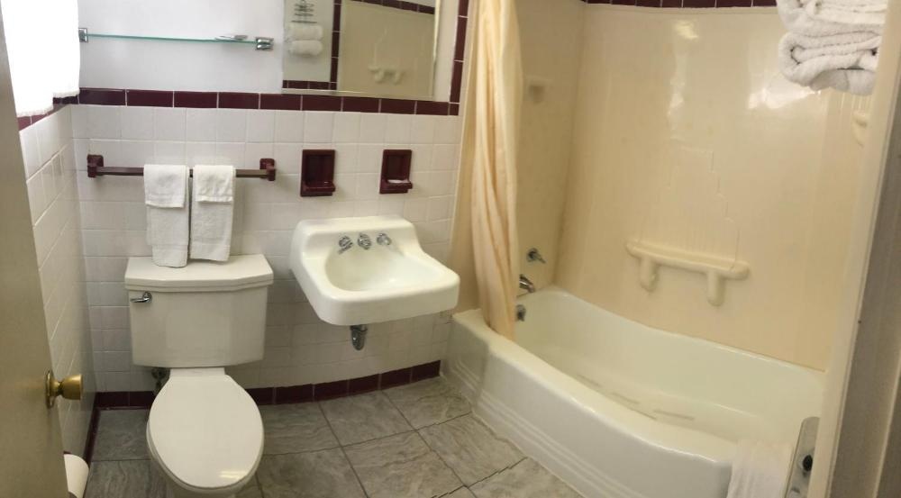 Room image 4