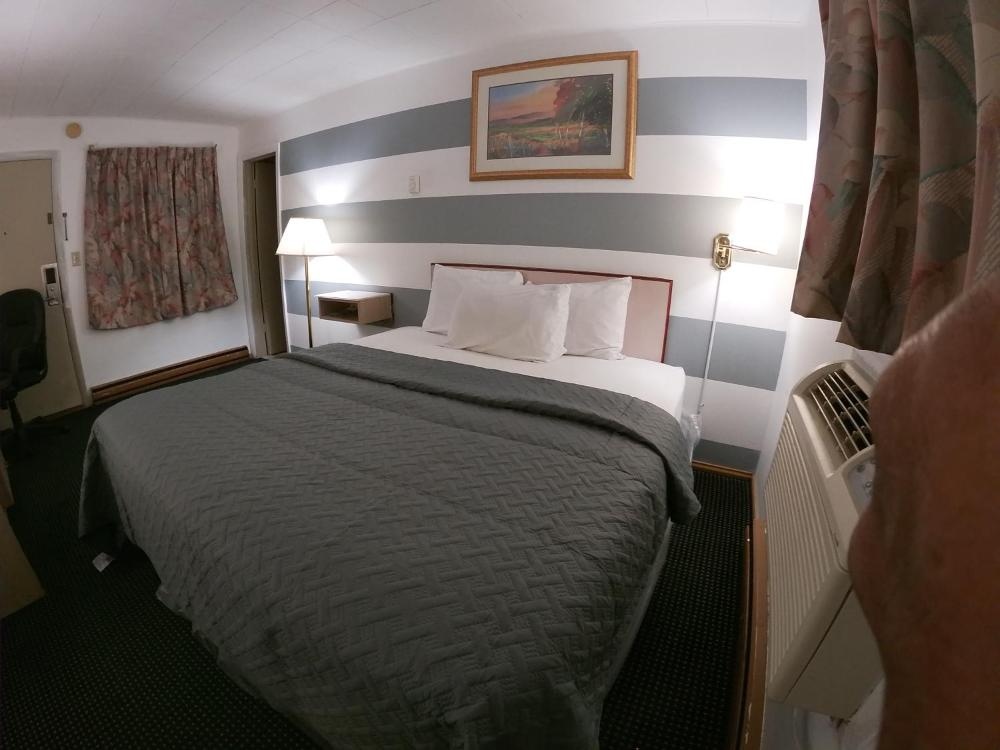 Room image 4